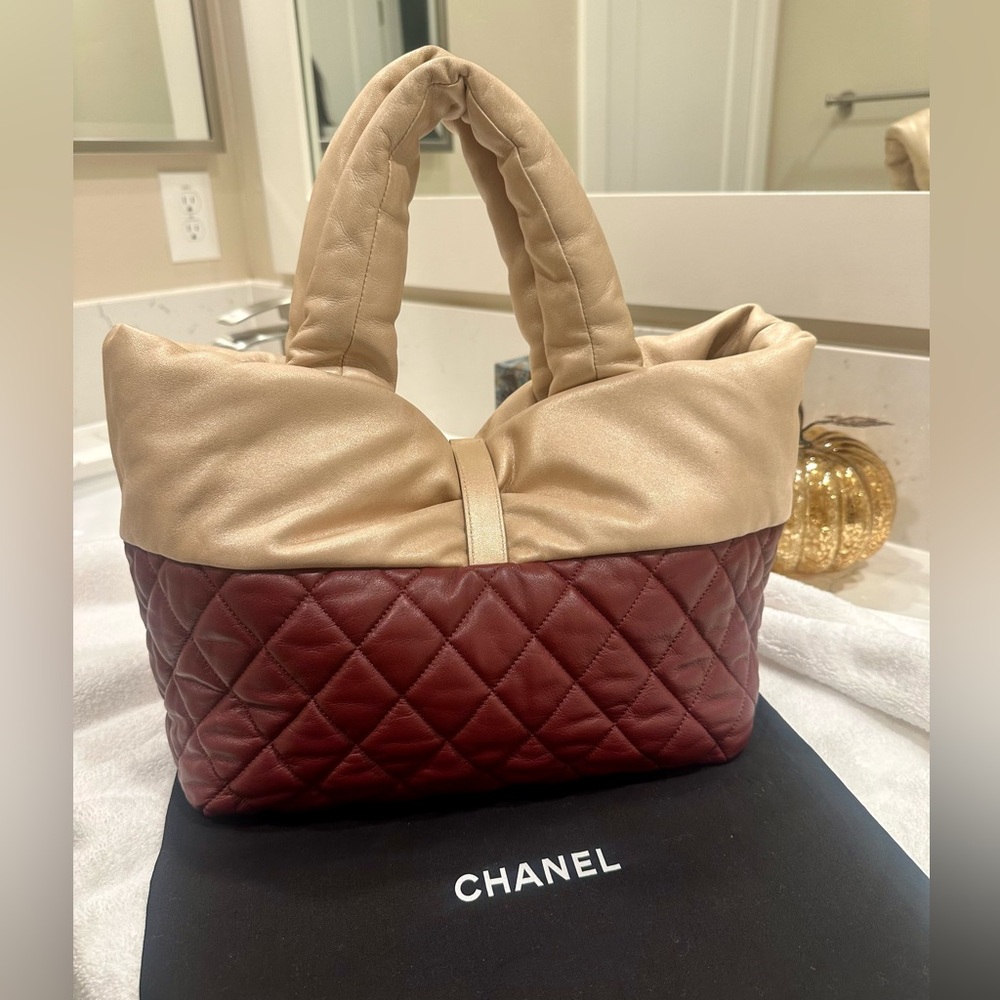 AUTHENTIC Chanel Cacoon, Gold and cabernet, reversible - Picture 2 of 14